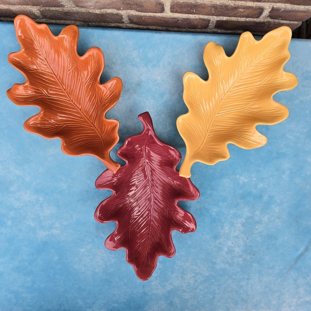 Harvest Set of Three Leaf Shape Ceramic Dining Snacks Serving Platter - Picture 3 of 14